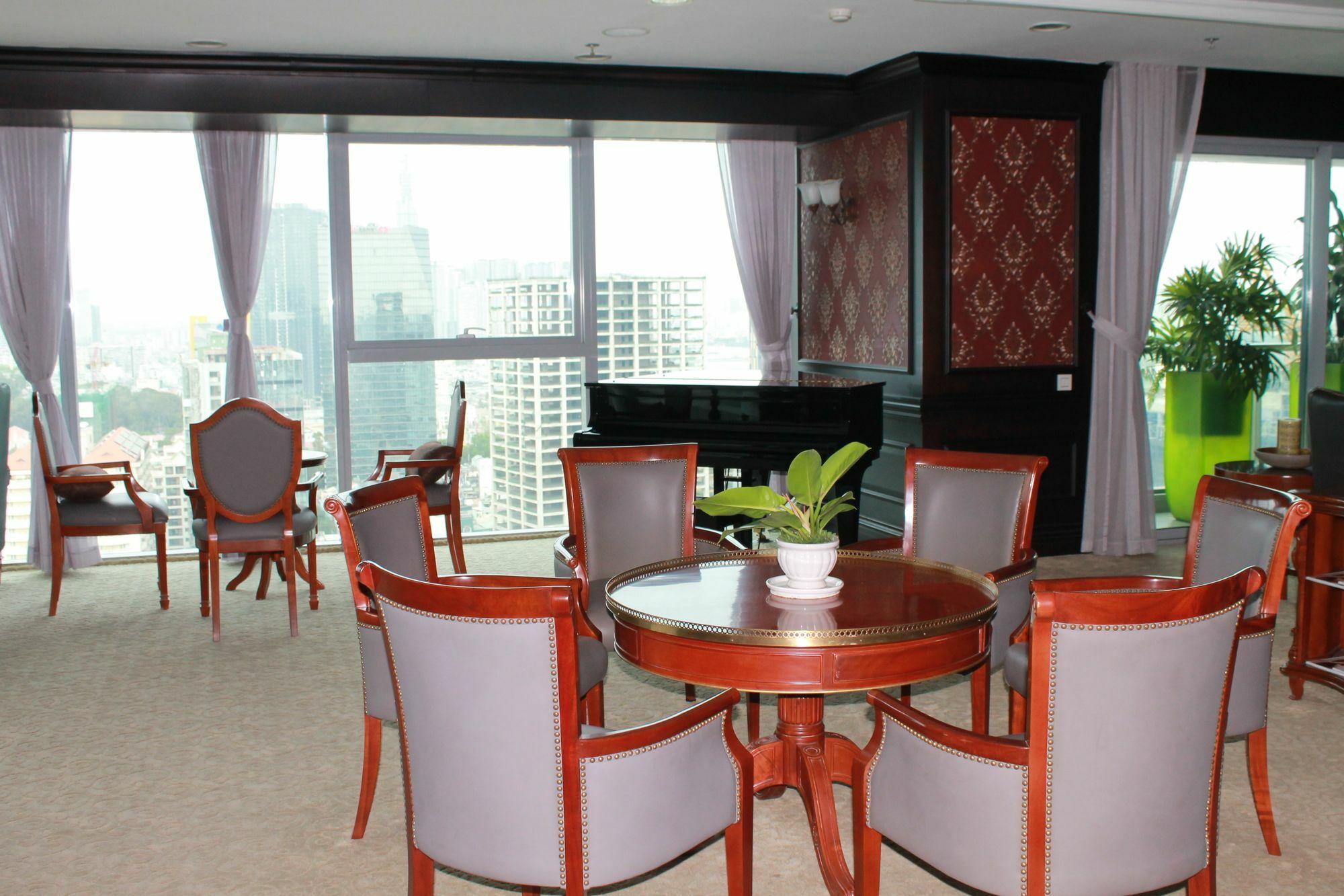Spectacular Vincom Penthouse Downtown District 1 *