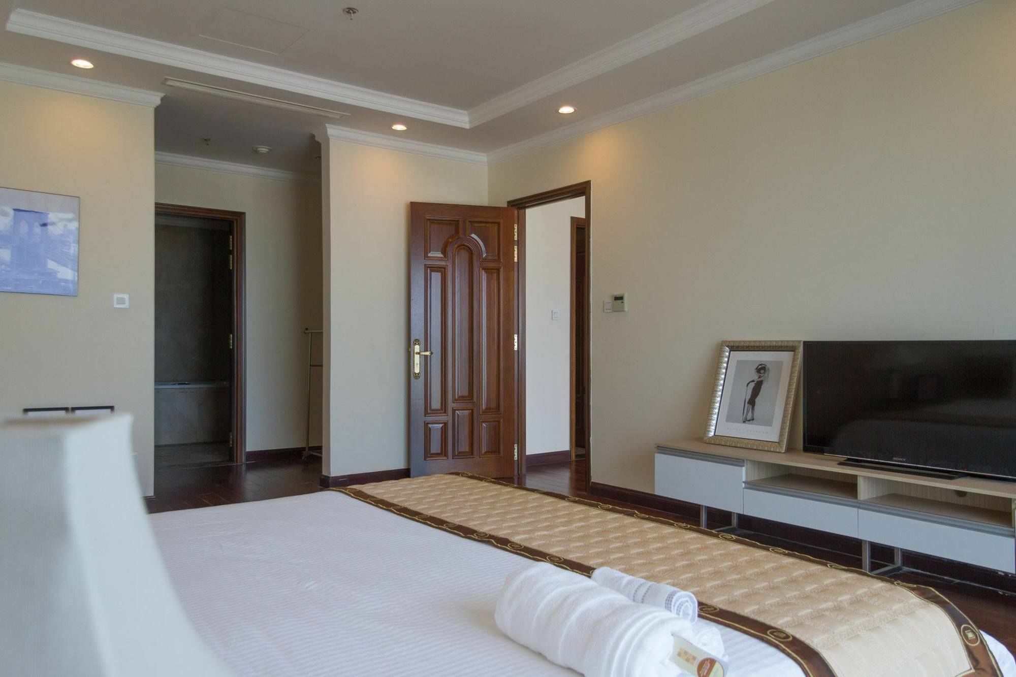 Spectacular Vincom Penthouse Downtown District 1 * Ho Chi Minh City